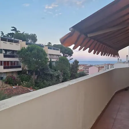 Panoramic Penthouse With Rooftop Jacuzzi דירה *